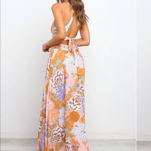 Beautiful Petal & Pup Newell dress, size medium, wore to wedding one time.  🧡💜